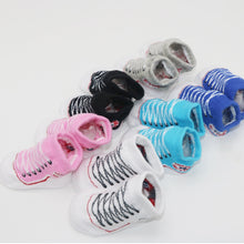 Load image into Gallery viewer, Non-slip rubber-soled socks
